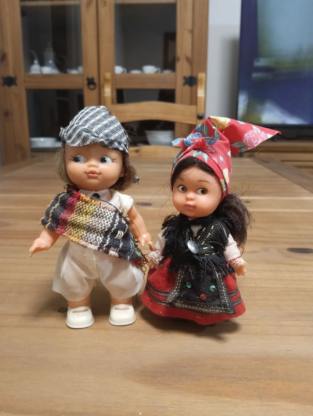 Pareja muñecos antiguos traje típico