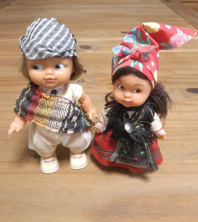 Pareja muñecos antiguos traje típico