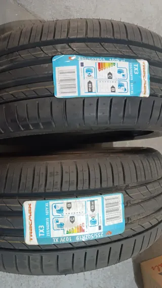 Pareja de Neumáticos casi nuevos - 1200 km