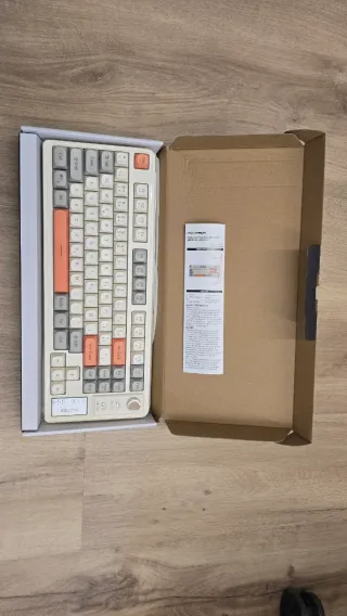 Teclado Mecánico Beige y Naranja