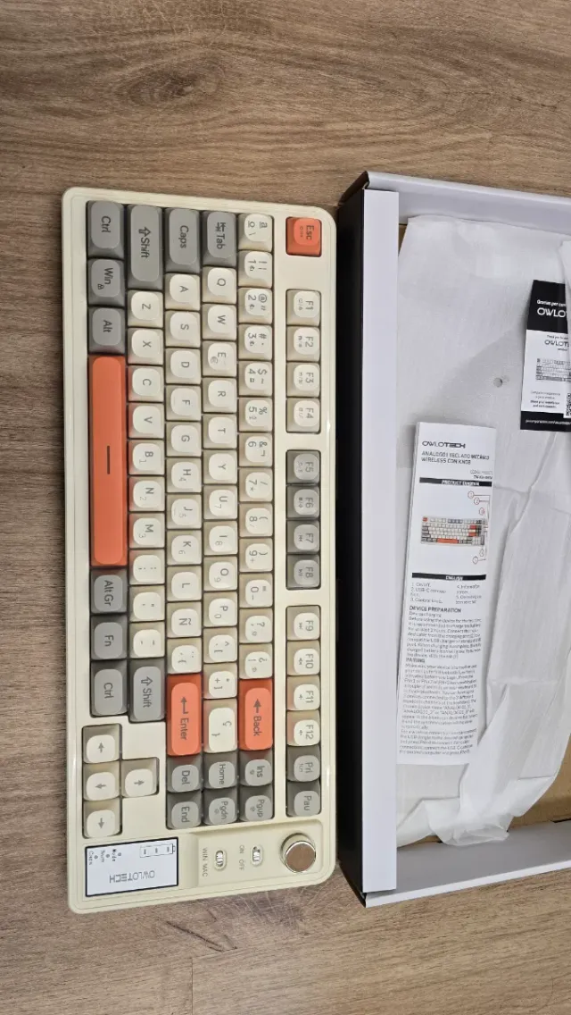 Teclado Mecánico Beige y Naranja