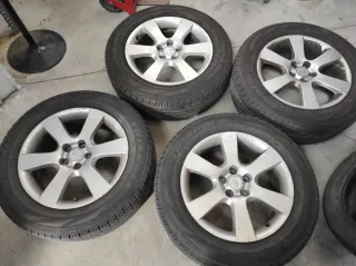 Se venden 4 llantas Hyundai Santafe con neumaticos