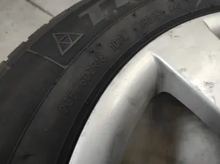 Se venden 4 llantas Hyundai Santafe con neumaticos