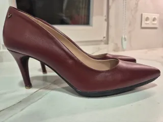 Zapatos de tacón rojos