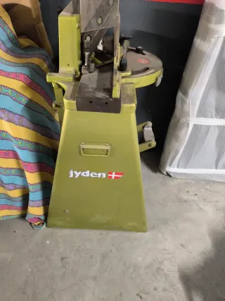 Ingletadora Jyden y marcos