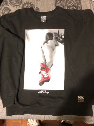 Sudadera DGK Negra con Estampado ES UNA L GRANDE