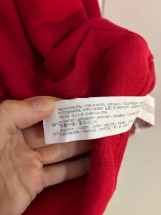 Sudadera con capucha roja