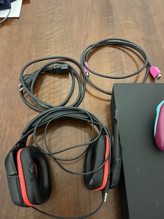 Ps4 Pro 1TB + Controller+Cuffie+Giochi