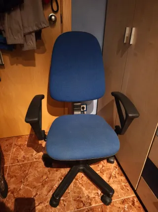 Silla de oficina con ruedas