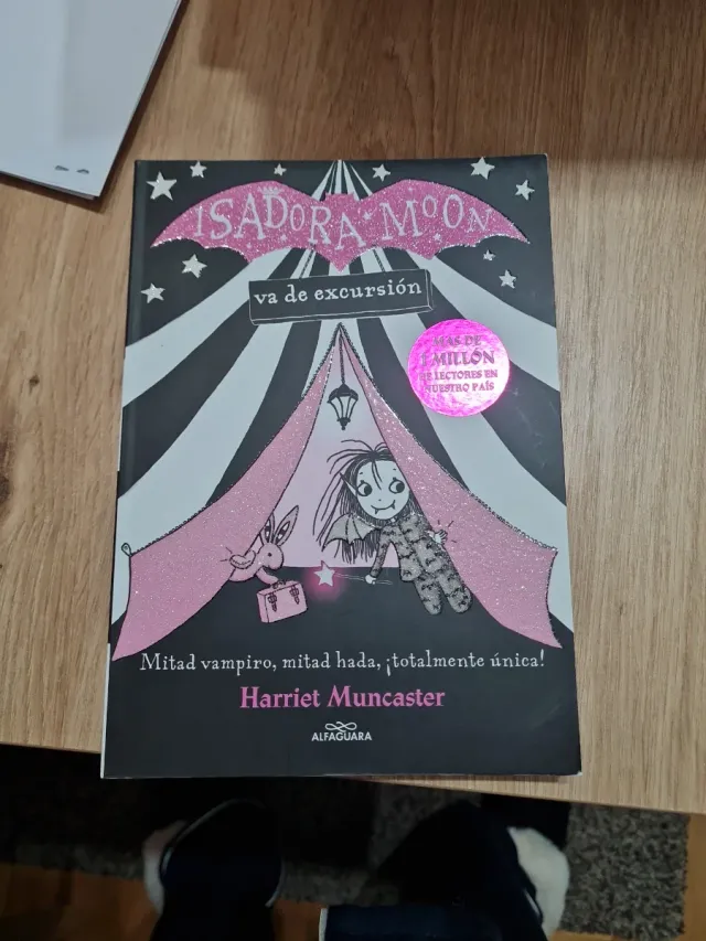 Isadora Moon va de excursion / Isadora Moon Goe...