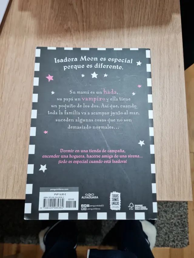 Isadora Moon va de excursion / Isadora Moon Goe...