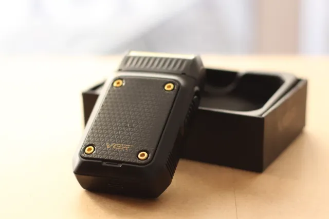 Afeitadora Eléctrica Shaver Negra y Dorada