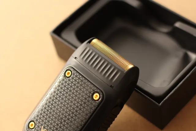 Afeitadora Eléctrica Shaver Negra y Dorada