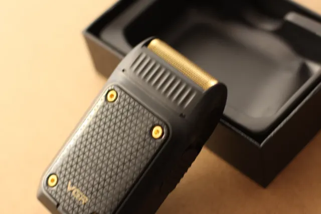 Afeitadora Eléctrica Shaver Negra y Dorada