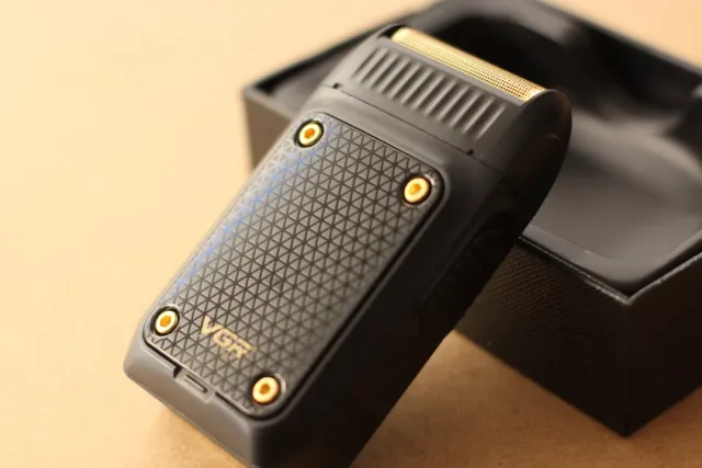 Afeitadora Eléctrica Shaver Negra y Dorada