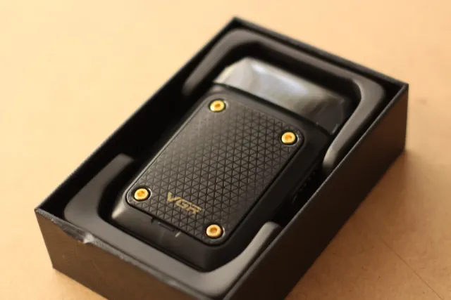 Afeitadora Eléctrica Shaver Negra y Dorada