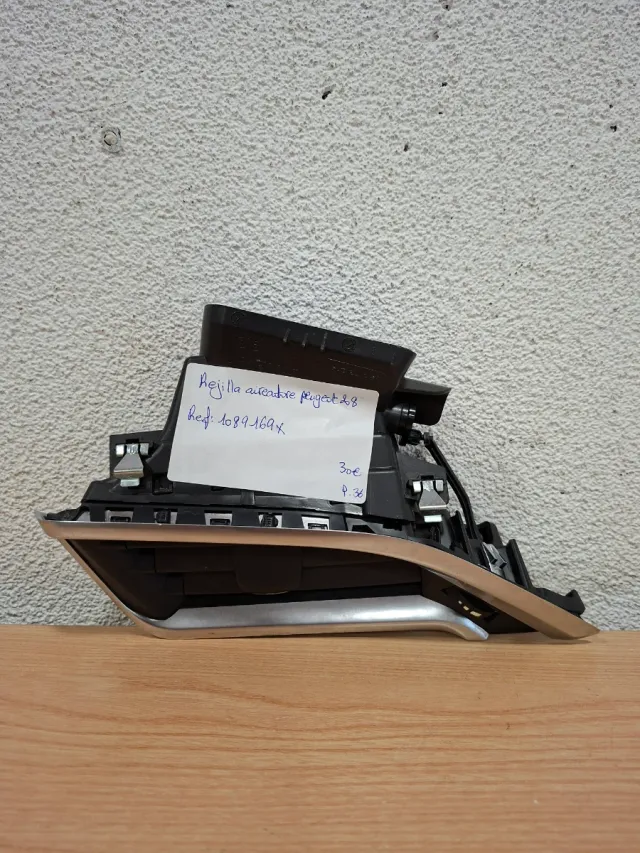 Rejilla ventilación Peugeot 208 1089169X