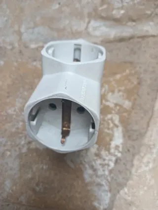 Adaptador triple enchufe 4€