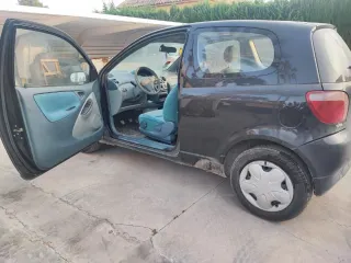 Toyota Yaris 2000