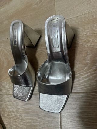 Sandalias tacón Primark plateadas talla 38