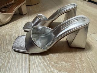 Sandalias tacón Primark plateadas talla 38