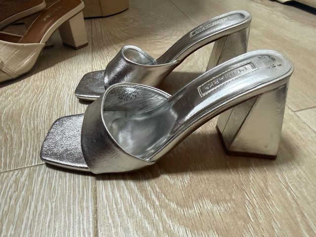 Sandalias tacón Primark plateadas talla 38