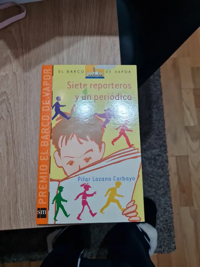 siete reporteros y un periodico (Spanish Edition)