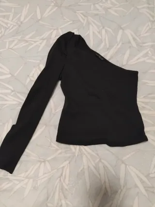 Jersey negro asimétrico manga larga