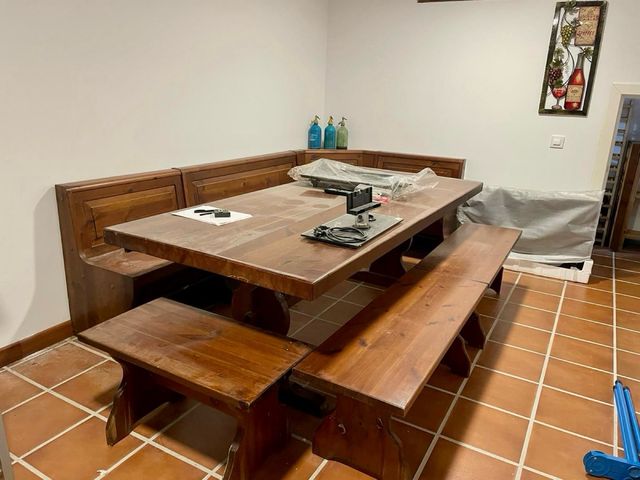 Conjunto mesa, bancos y rinconera madera