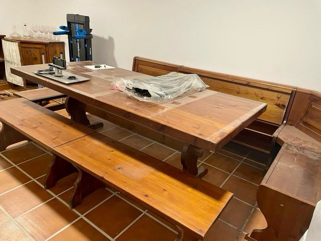 Conjunto mesa, bancos y rinconera madera