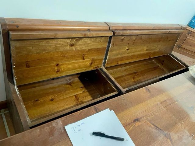 Conjunto mesa, bancos y rinconera madera