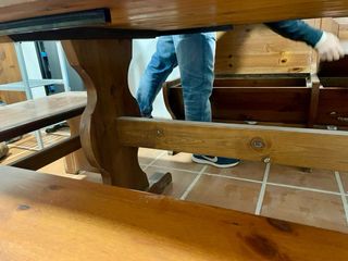 Conjunto mesa, bancos y rinconera madera