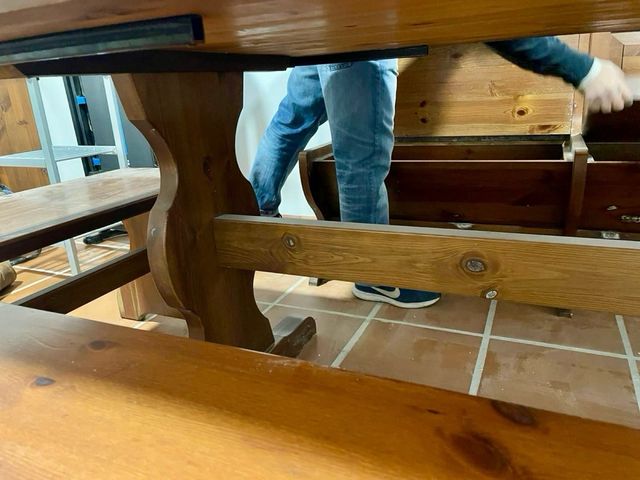 Conjunto mesa, bancos y rinconera madera