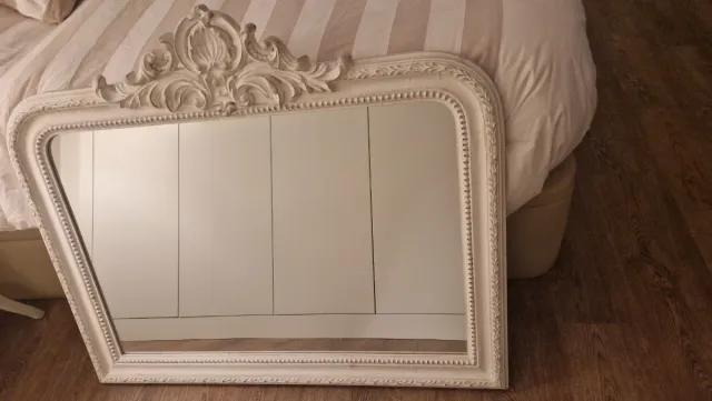 Espejo blanco envejecido con molduras