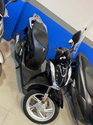 Honda SH EXCELENTE. 125cc Negra