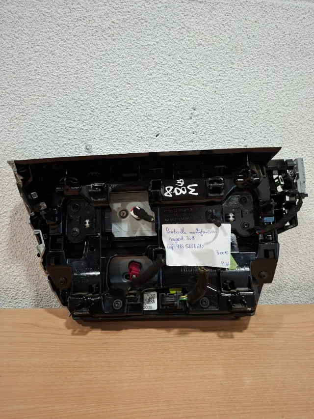 Pantalla Multinacional Peugeot 308