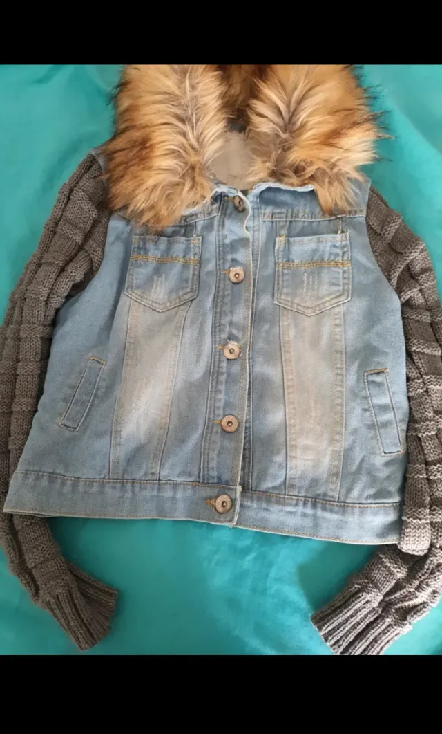 Chaqueta vaquera con mangas de punto