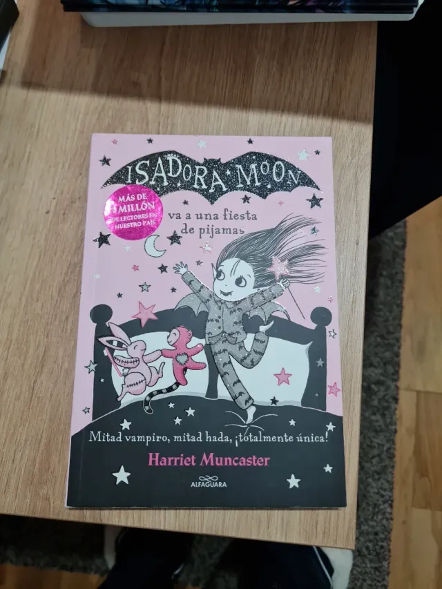 Isadora Moon va a una fiesta de pijamas / Isado...