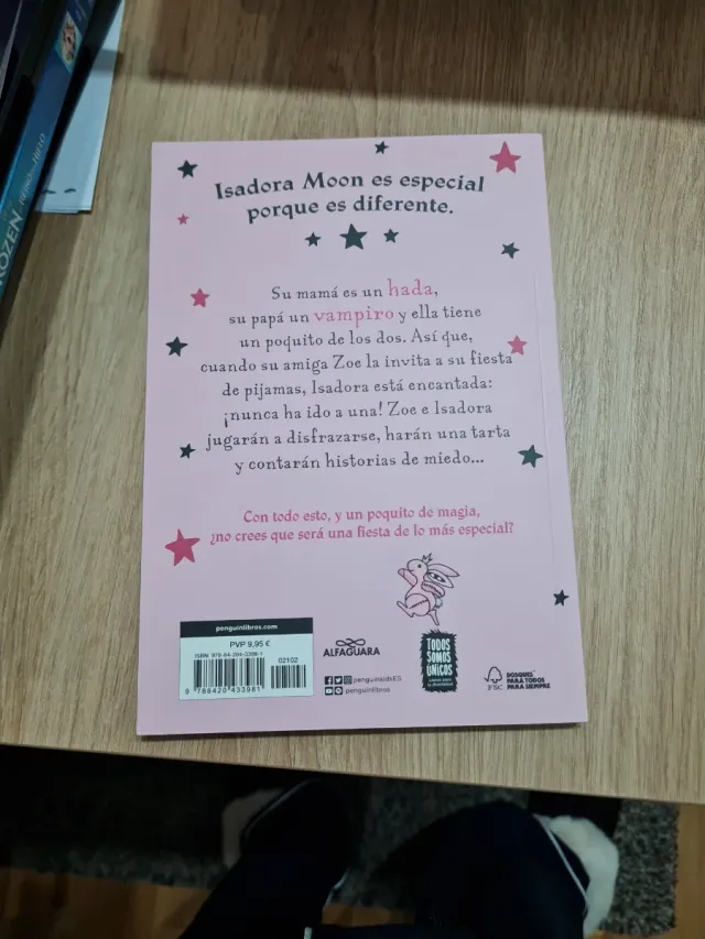 Isadora Moon va a una fiesta de pijamas / Isado...