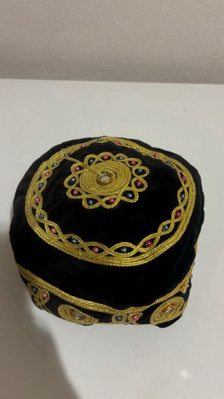 Gorra Sindhi bordada dorada