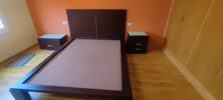 Cabezal, cama y 2 mesitas chapa madera wengue