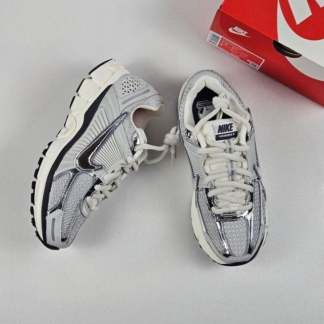 Nike Zoom Vomero 5 Talla 43