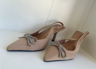 Zapatos tacón nude lazo pedrería