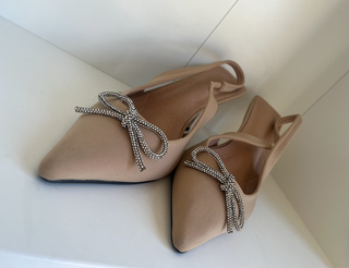 Zapatos tacón nude lazo pedrería