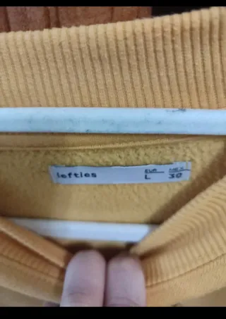 Sudadera mostaza Lefties con frase