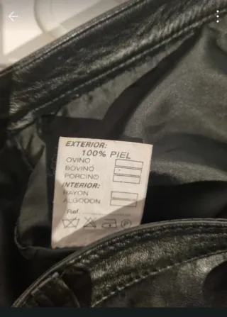 Pantalón de piel negro