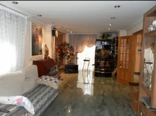 Chalet casa con jardín