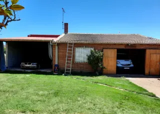 Chalet casa con jardín