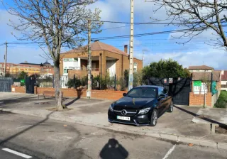 Chalet casa con jardín