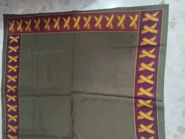 Pañuelo vintage verde caqui con diseño X